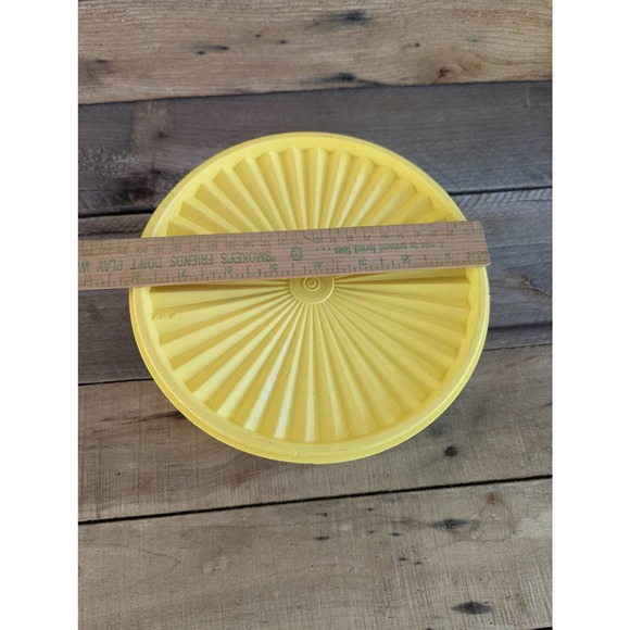 Vintage 70s Tupperware / Yellow Servalier Canister With Lid - Picture 7 of 8